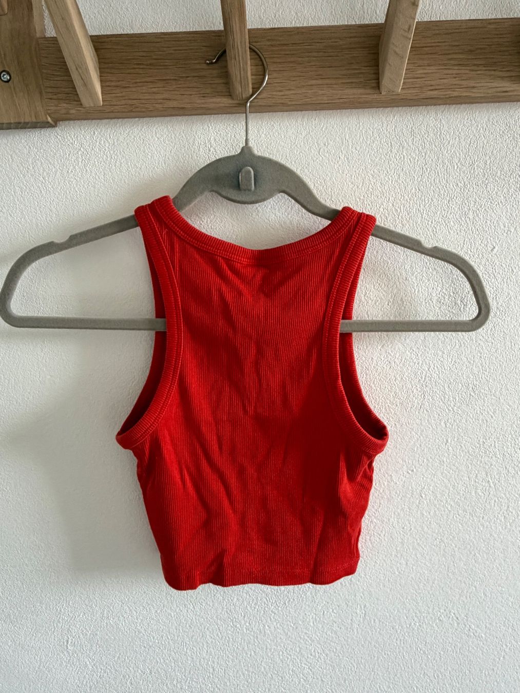 H&M Top: H&M red tank top – Usato da Winterthur venduto da 200_g8ht 2