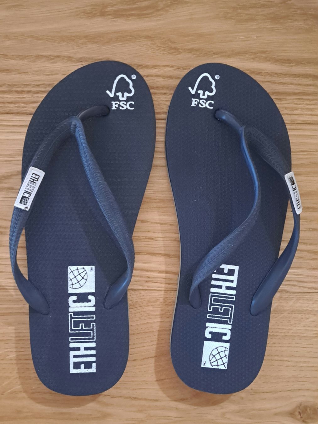 Scarpe da donna: Neu, faire Flipflops von ETHLETIC – Nuovo (secondo la descrizione) da Richterswil venduto da Viorella 1