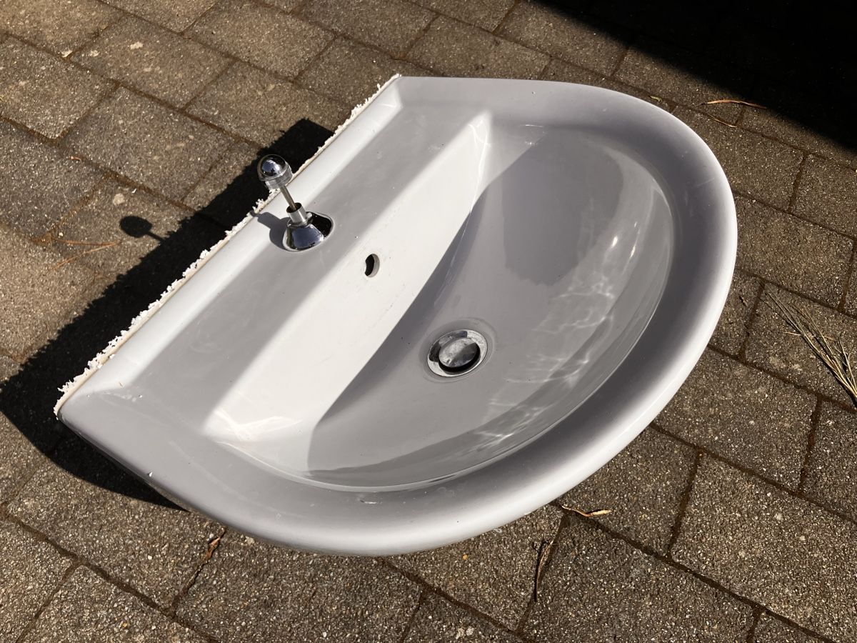 Lavabi & lavandini: Lavabo – Usato da Châbles FR venduto da Tunturi7 1