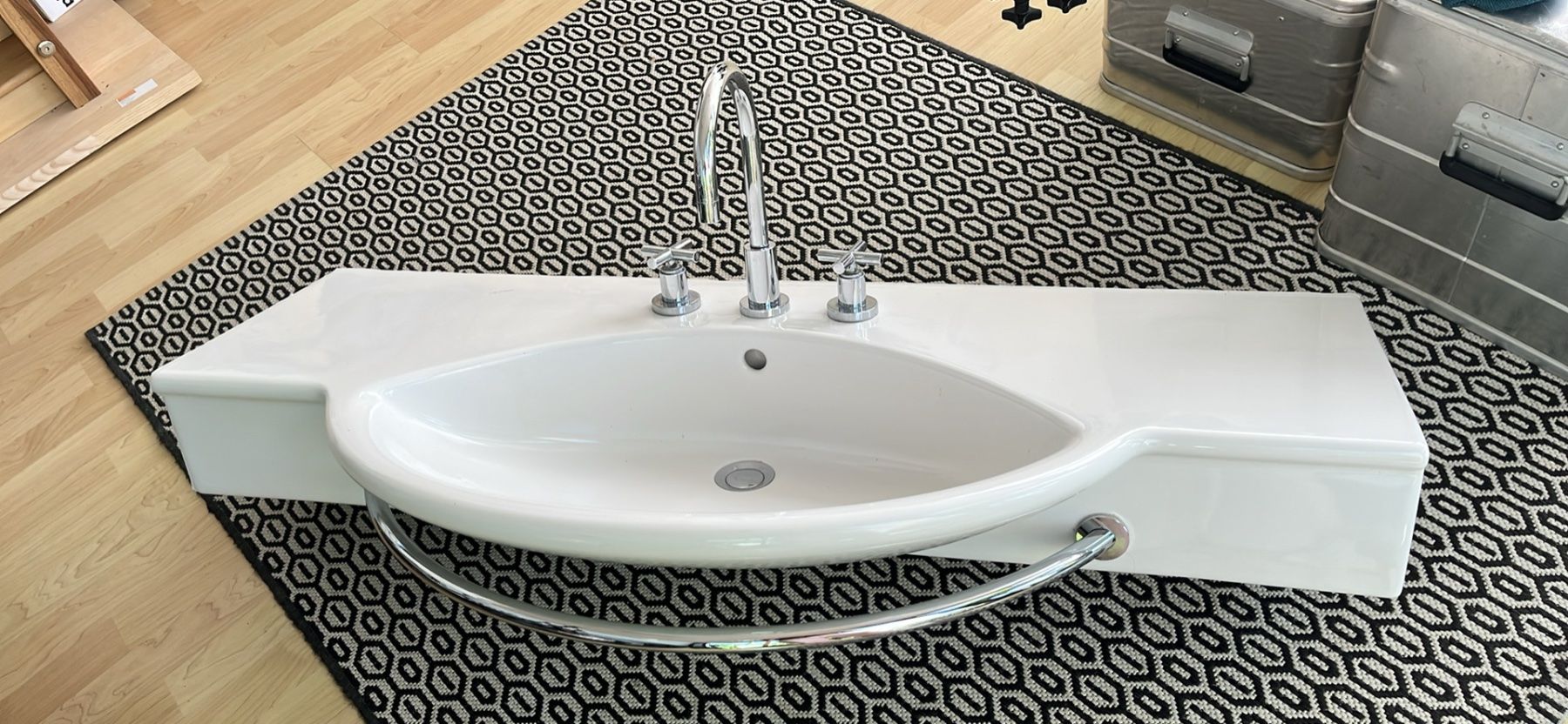 Eviers & lavabos: Lavabo mit Armaturen – D'occasion à Walperswil par Meier124