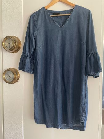 Schönes Kleid von Hallhuber