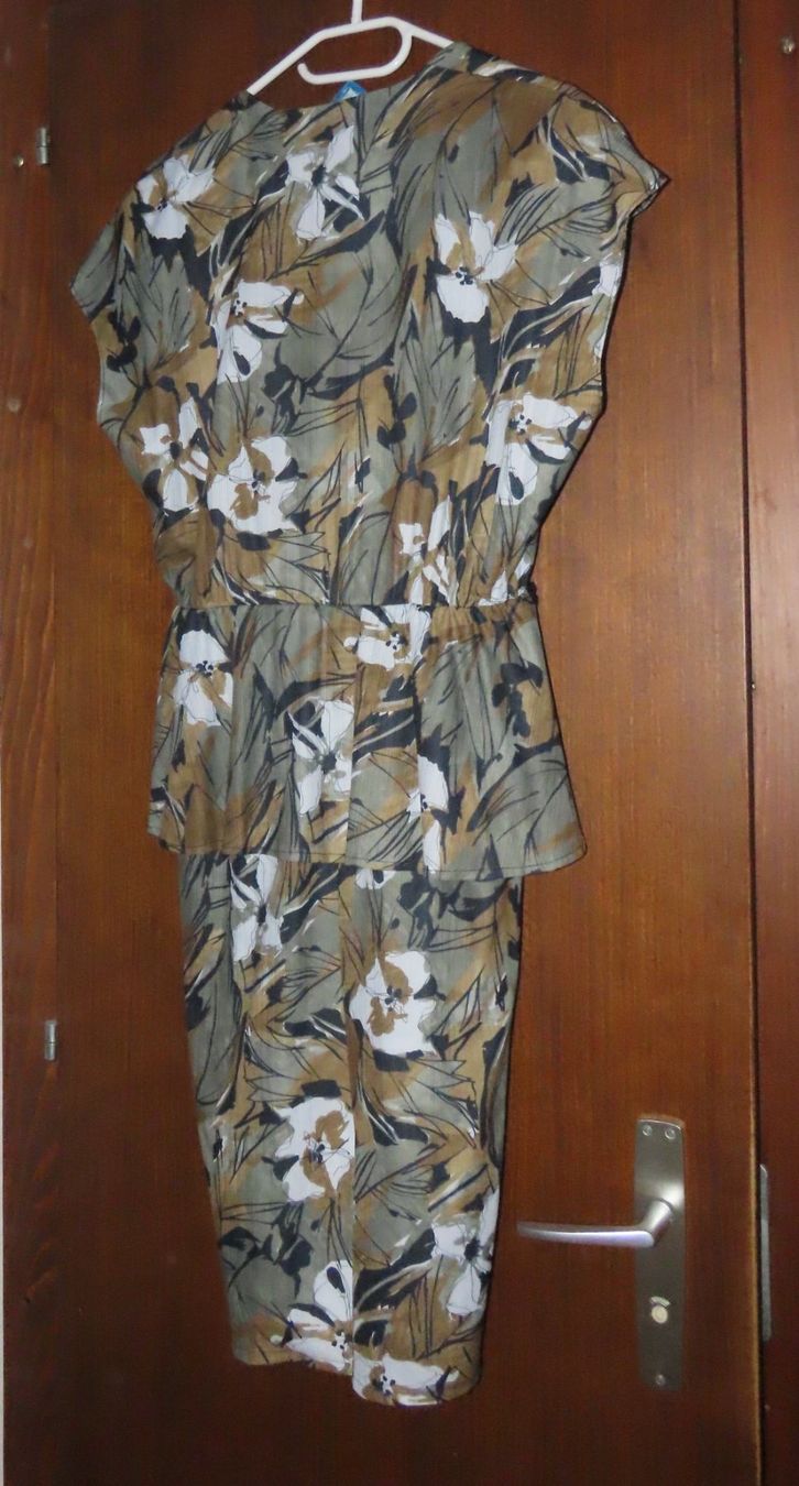 Robes: Robe Ackermann imprimée taille 40 – D'occasion à Troistorrents par Marion70 1