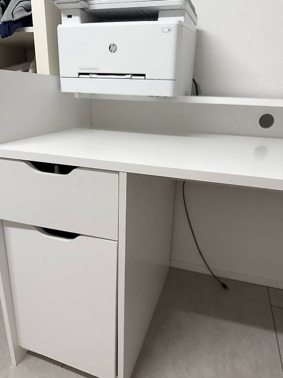 Scrivanie: Bürotisch / Schreibtisch mit Schubladen & Kabeldurchlass – Usato da Lengnau BE venduto da aya_2tvj 3