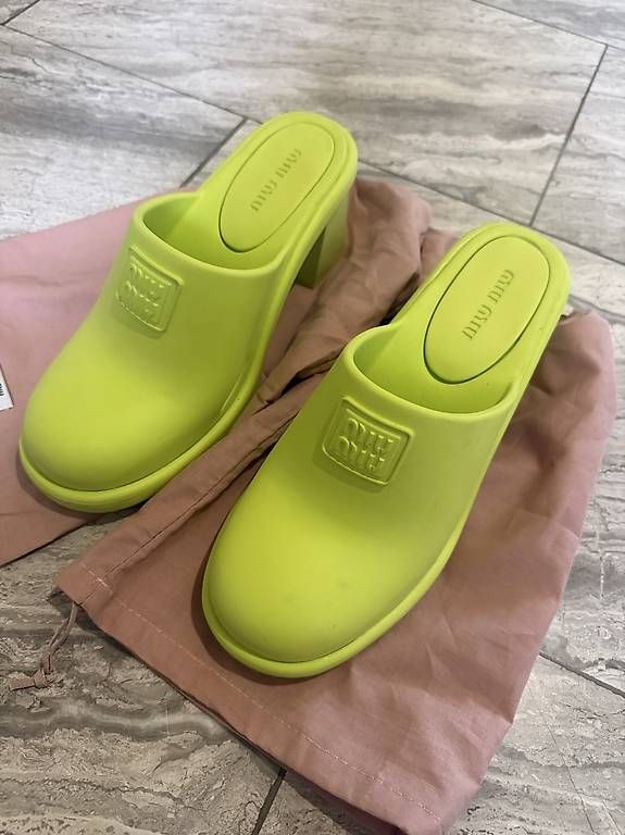 Scarpe da donna: Miu Miu Chartreuse Green Platform Mules 41 – Usato da Zürich venduto da Aes_1290