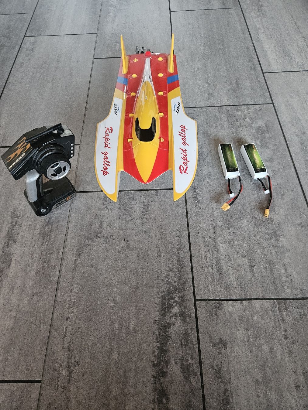RC Kits de montage: Rc-Boot mit Fernbedinung und Akkus – D'occasion à Blumenstein par Jon_k5xl 2