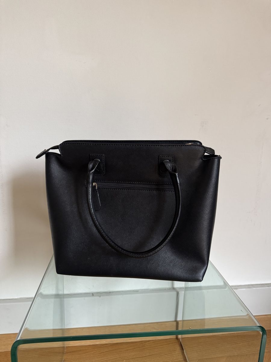 Guess Borse: Guess Handtasche – Nuovo (secondo la descrizione) da Bern venduto da pat_9m6x 2