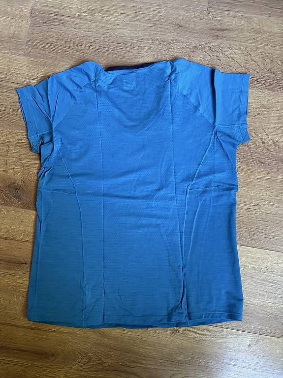 T-shirt: Icebreaker T-Shirt – Usato da Rupperswil venduto da az5_x87v 1