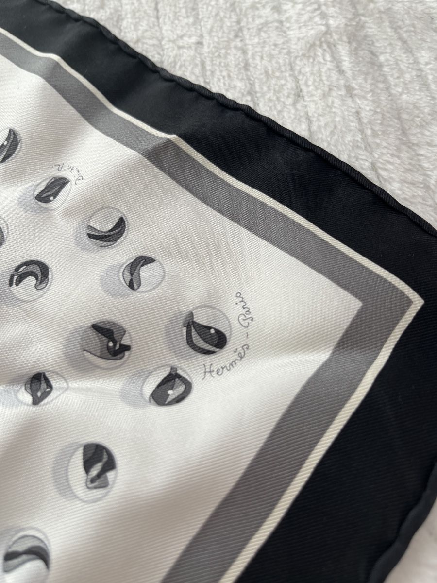 Hermès Foulard & Sciarpe: Hermès Seidentuch "Jeu de Billes", Schwarz/Weiss, 42cm – Usato da Biberist venduto da lle_z7hb 5