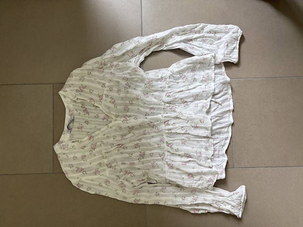 Tops: Rop weiss Blümchen Stradivarius S – Gebraucht aus Zürich von BKana