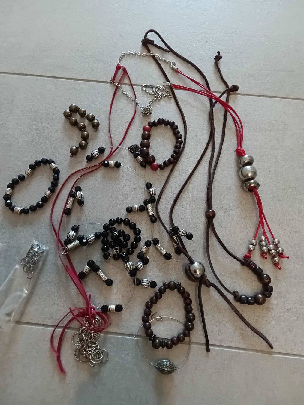 Bracciali & Braccialetti: Bijouterie lot, beads, bracelets, left from a bijou class – Usato da Immensee venduto da vgitter