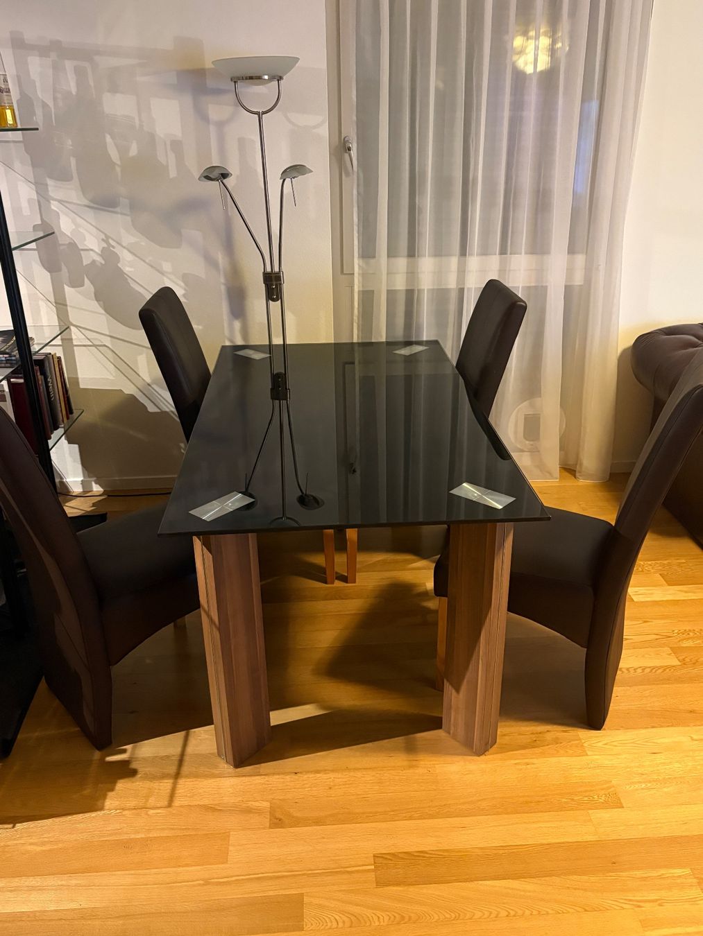 Tables: Glastisch schwarz, 90x160cm, Höhe 77cm – D'occasion à Allschwil par Tasting 3