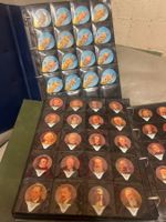 2 Ordner mit alten Kaffeerahm Deckeln Sammelbilder (m)