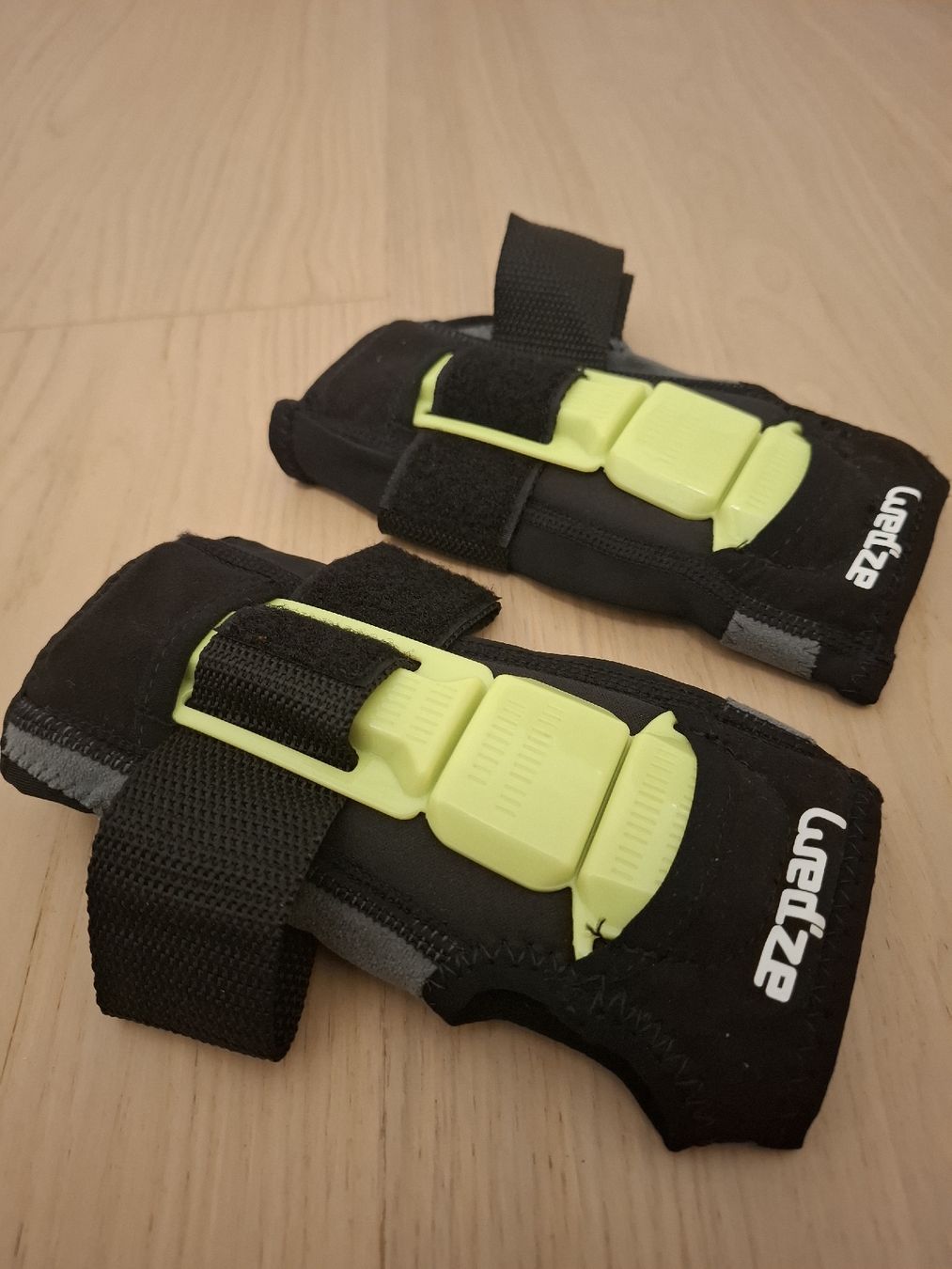 Decathlon Protezioni & Imbottiture: Handgelenkschutz von Decathlon – Usato da Oberwil BL venduto da nuvomind