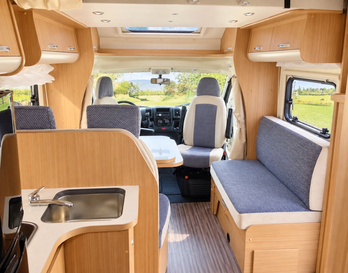 Adria Veicoli da campeggio: Wohnmobil mit Hubbett Teilintegriert Camper – Usato da Walkringen venduto da Elf65 5