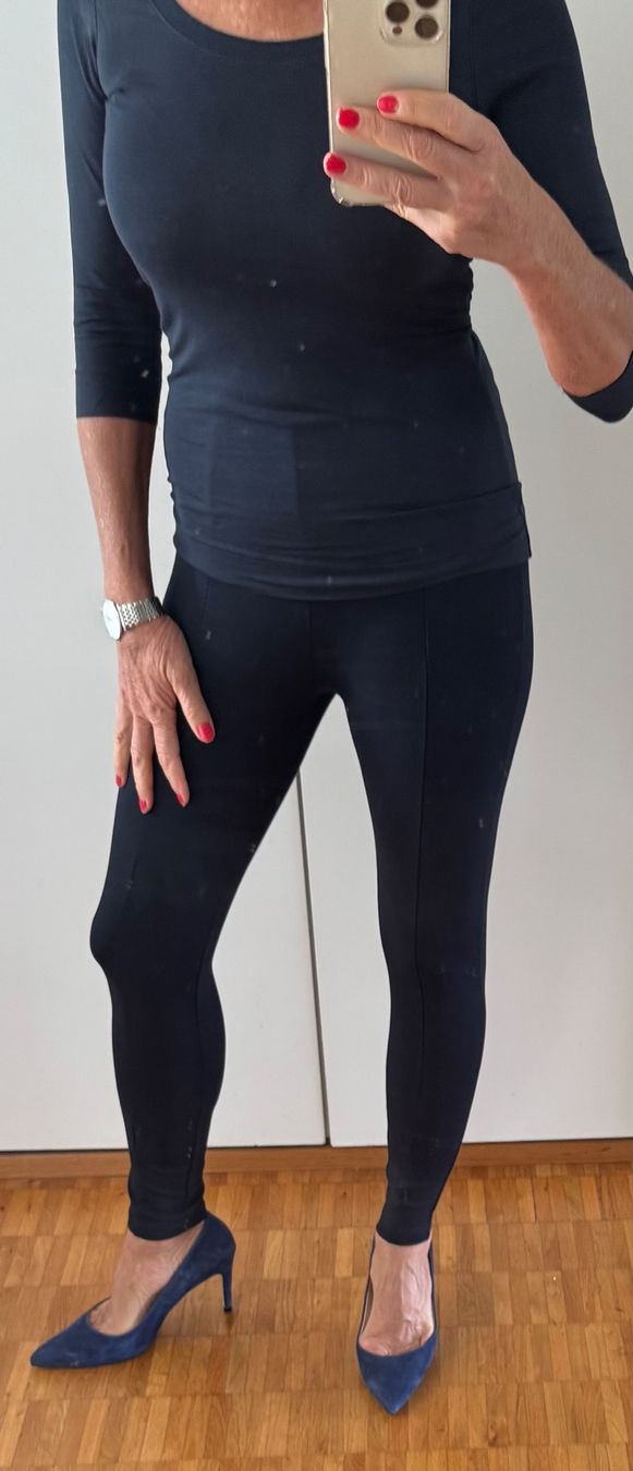 Leggings: Schwarze oder Blaue Leggings, Grösse S. Top  - Bequem! – Nuovo e nell'imballaggio originale da Adliswil venduto da Jessik0