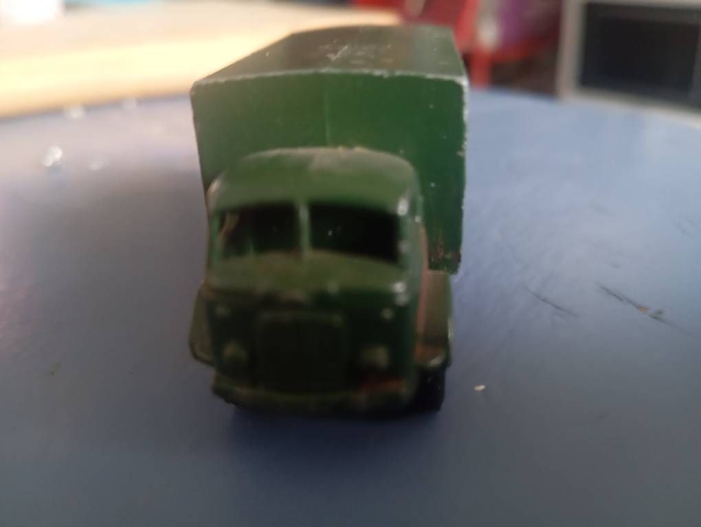 Lesney Modellini d'auto: Lesney service ambulance No. 63 – Usato da Basel venduto da Petergunn 4