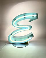 grosser Tischlampe Leuchtbuchstabe "E"