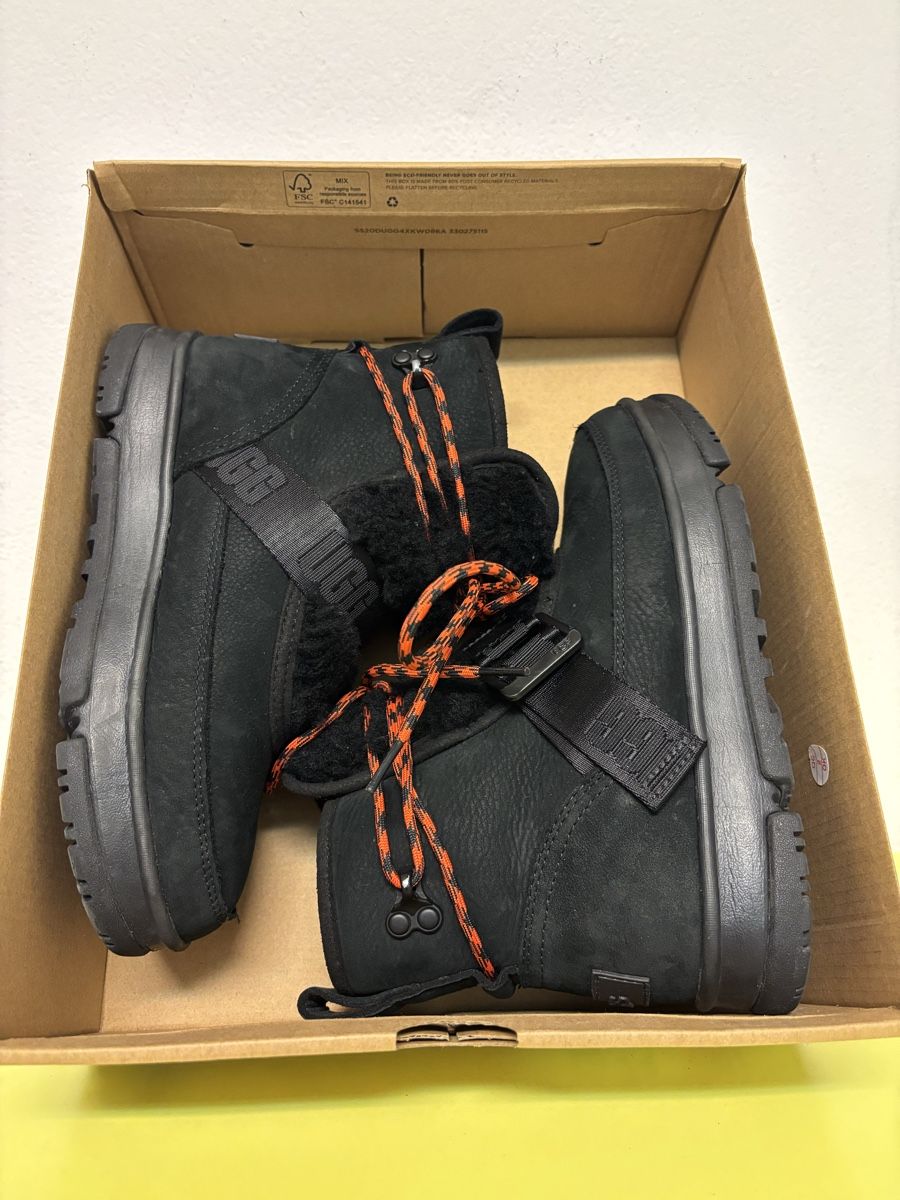 Ugg Scarpe da donna: UGG Classic Weather Hiker Gr. 37 – Usato da Schaan venduto da Tschupa21