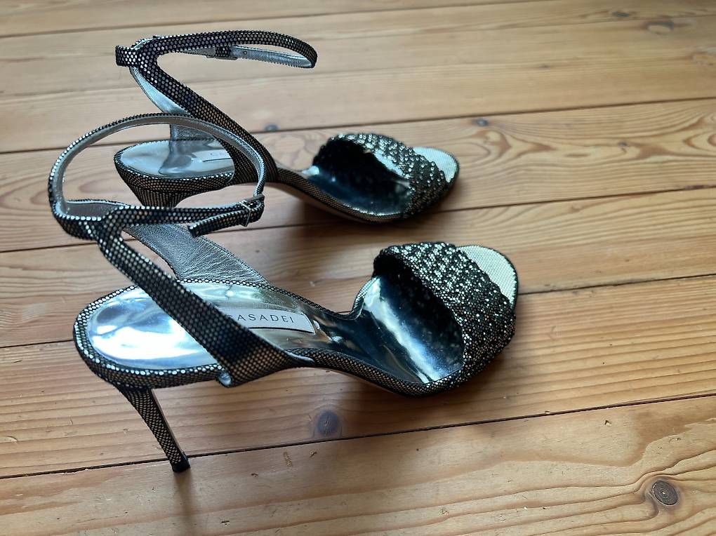 Chaussures femmes: Sandalen Casadei, Gr. 38.5 – D'occasion à Ebertswil par vvu 3