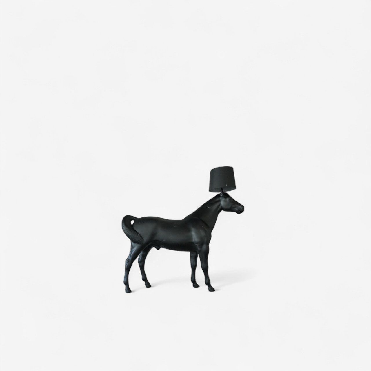 Moooi Lampade: Moooi Horse Lamp by Front Design – Usato da Tägerwilen venduto da jwolfstudio