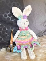 Neu handgefertigt gehäkelt. Kaninchen zu Ostern