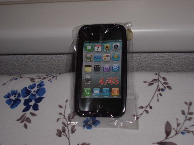 Cover & Protezioni schermo: SILIKON ETUI IPHONE 4+4S SCHWARZ – Nuovo e nell'imballaggio originale da Möhlin venduto da Dominik69