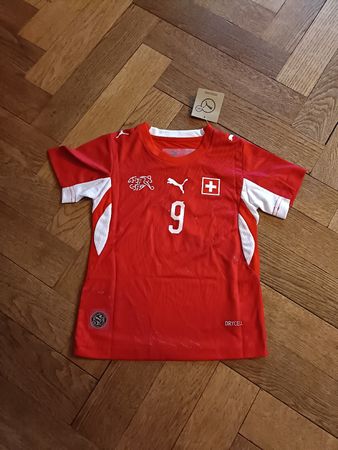 Schweizer Fussball Trikot Manzambi