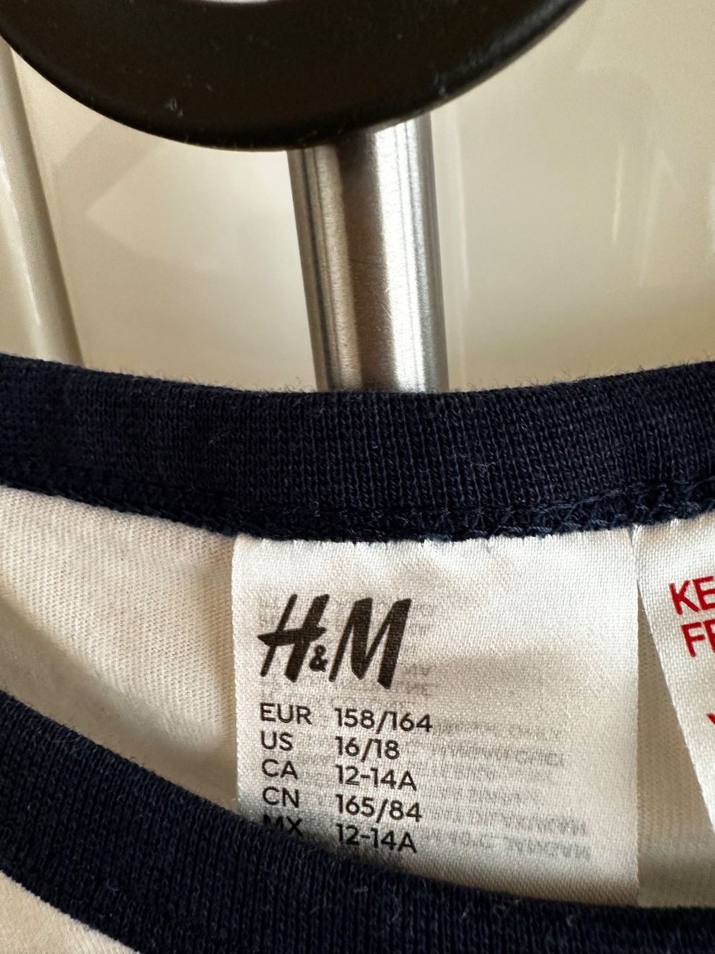 H&M Chemises, T-shirts & Polos: H&M T-Shirt Gr. 158/164 – D'occasion à Sissach par tapasu 1