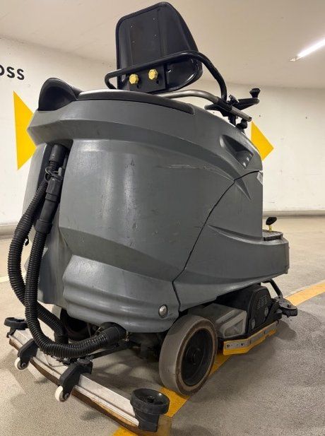 Kärcher Tutte le macchine: Kärcher Aufsitz-Scheuersaugmaschine B140R – Usato da Dübendorf venduto da AMAG-Autowelt 6