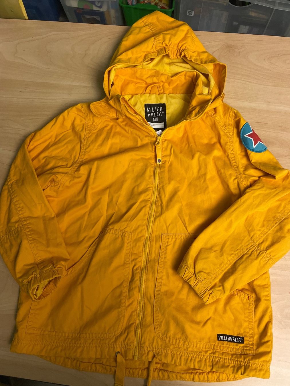 Villervalla Giacche & Cappotti: Orange Villervalla Stoffjacke Gr.140 – Usato da Obergerlafingen venduto da cabo4