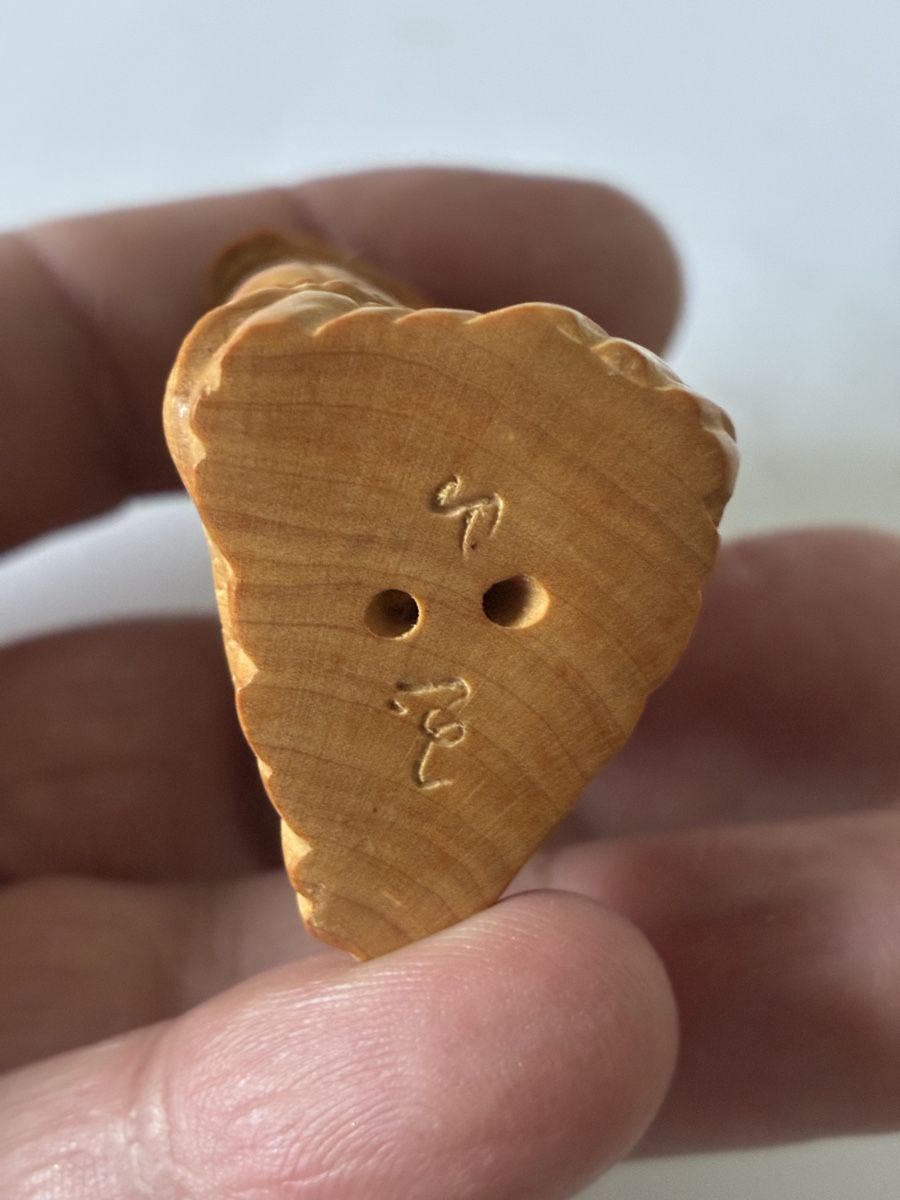Statuette: Japon netsuke en bois de cerisier,objet traditionnel – Usato da St-Aubin-Sauges venduto da asianart 5