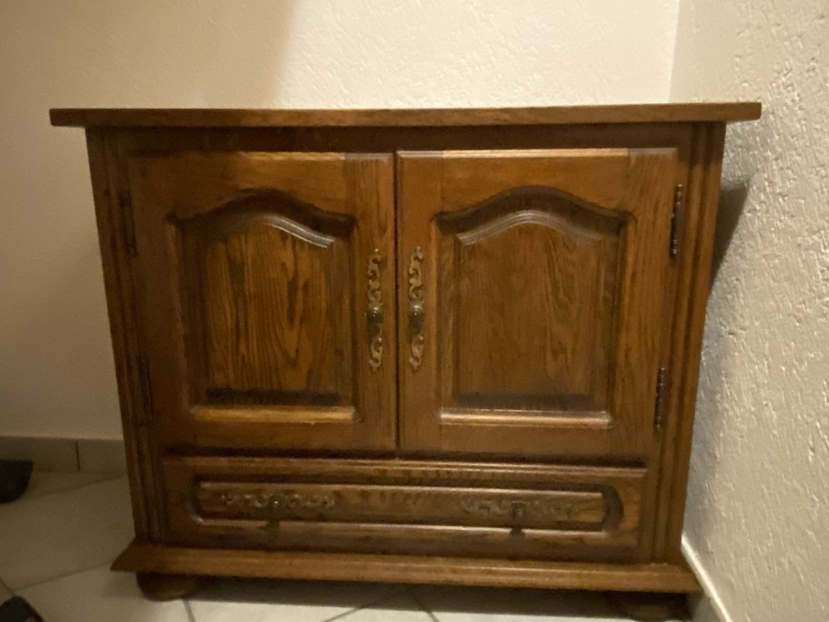 Commodes: Commode  – D'occasion à Châtillon JU par mar_hfx2
