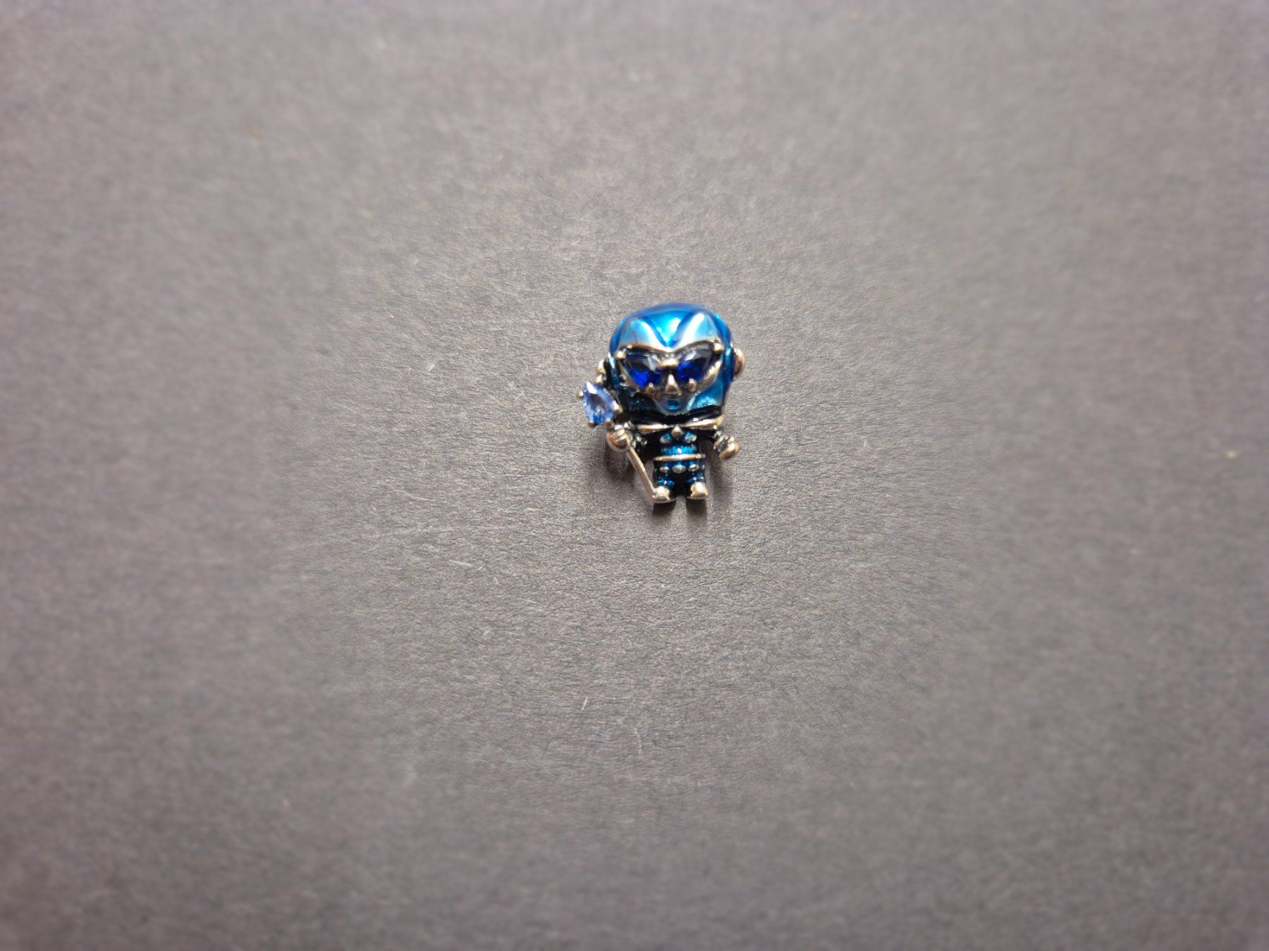 Ciondoli: Charm Marvel blau +Garantie – Nuovo (secondo la descrizione) da Rotkreuz venduto da Carbone_Bijou-Shop