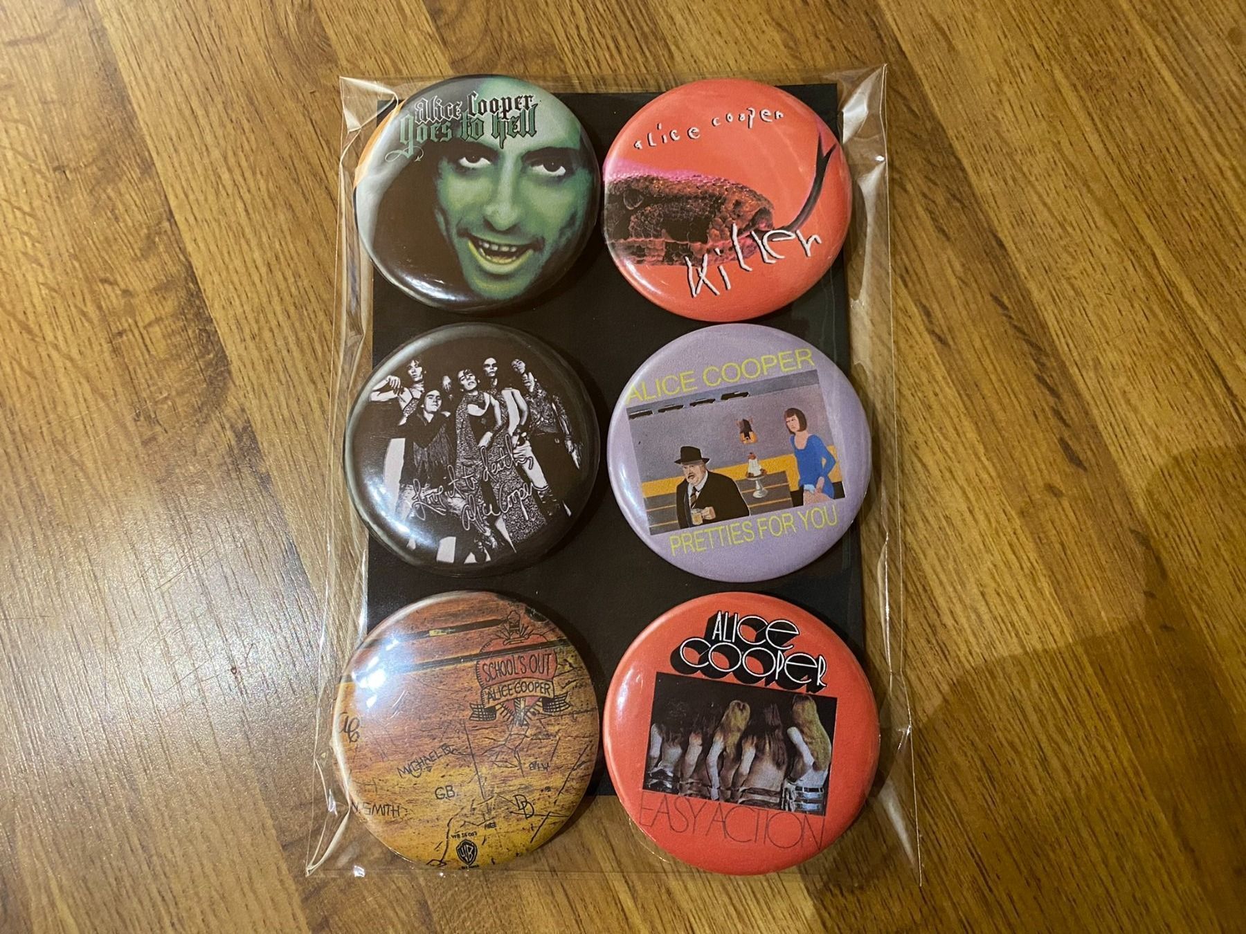 Placchette & Badge: Alice Cooper Ansteck Badges! – Nuovo (secondo la descrizione) da Basel venduto da VinylLover68