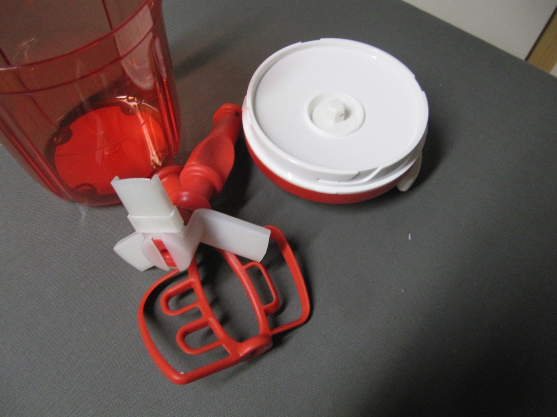 Tupperware Appareils de cuisine: Tupperware Multi-Chef manueller Zerkleinerer Neuwertig – Neuf (Voir description) à Selzach par Sennemeitschi11 1