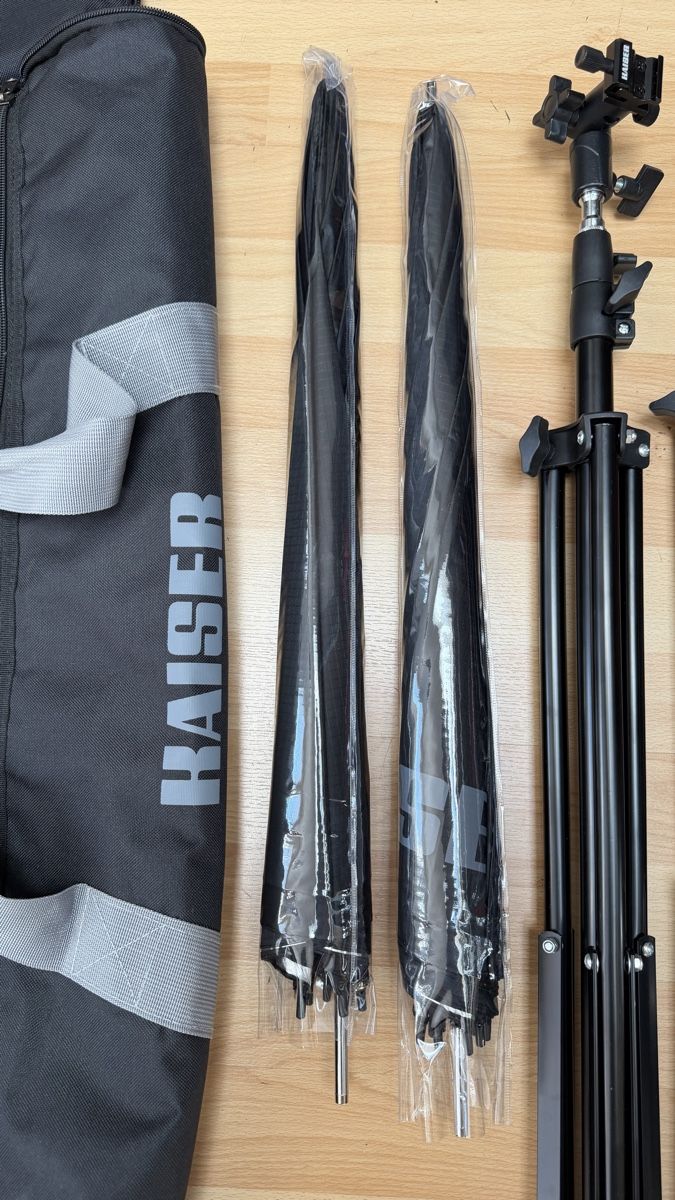 Kaiser Treppiedi & Teste: Kaiser Blitzlichtstative und Schirmhalter mit Tasche – Usato da Thun venduto da BanjoDan 2