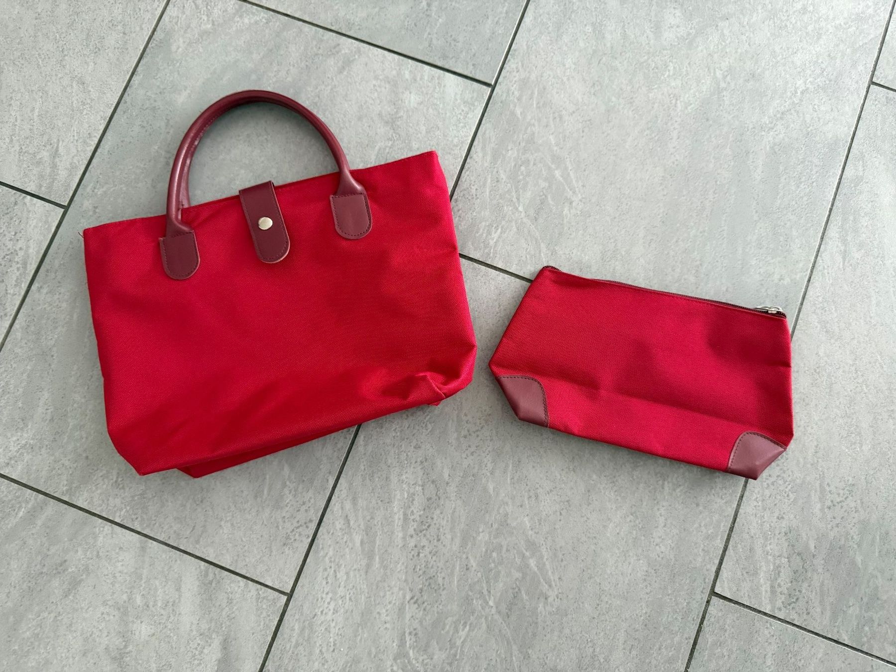 Borse da donna: Tasche mit zus. Beutel - rot – Nuovo (secondo la descrizione) da Bülach venduto da Loredana13