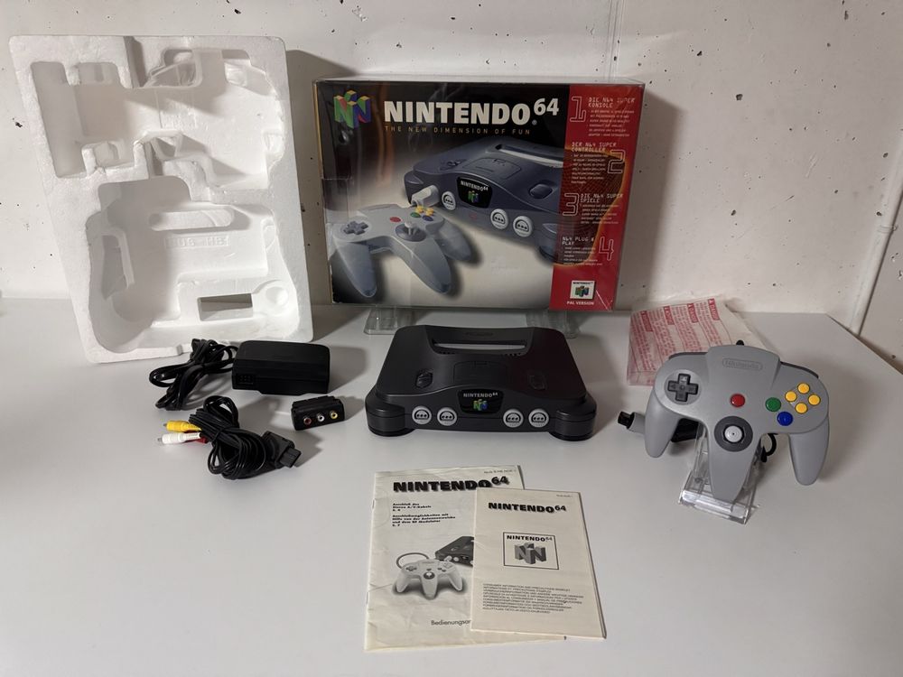 Nintendo N64 super Zustand wie neu mit Ovp ab 1.- 3