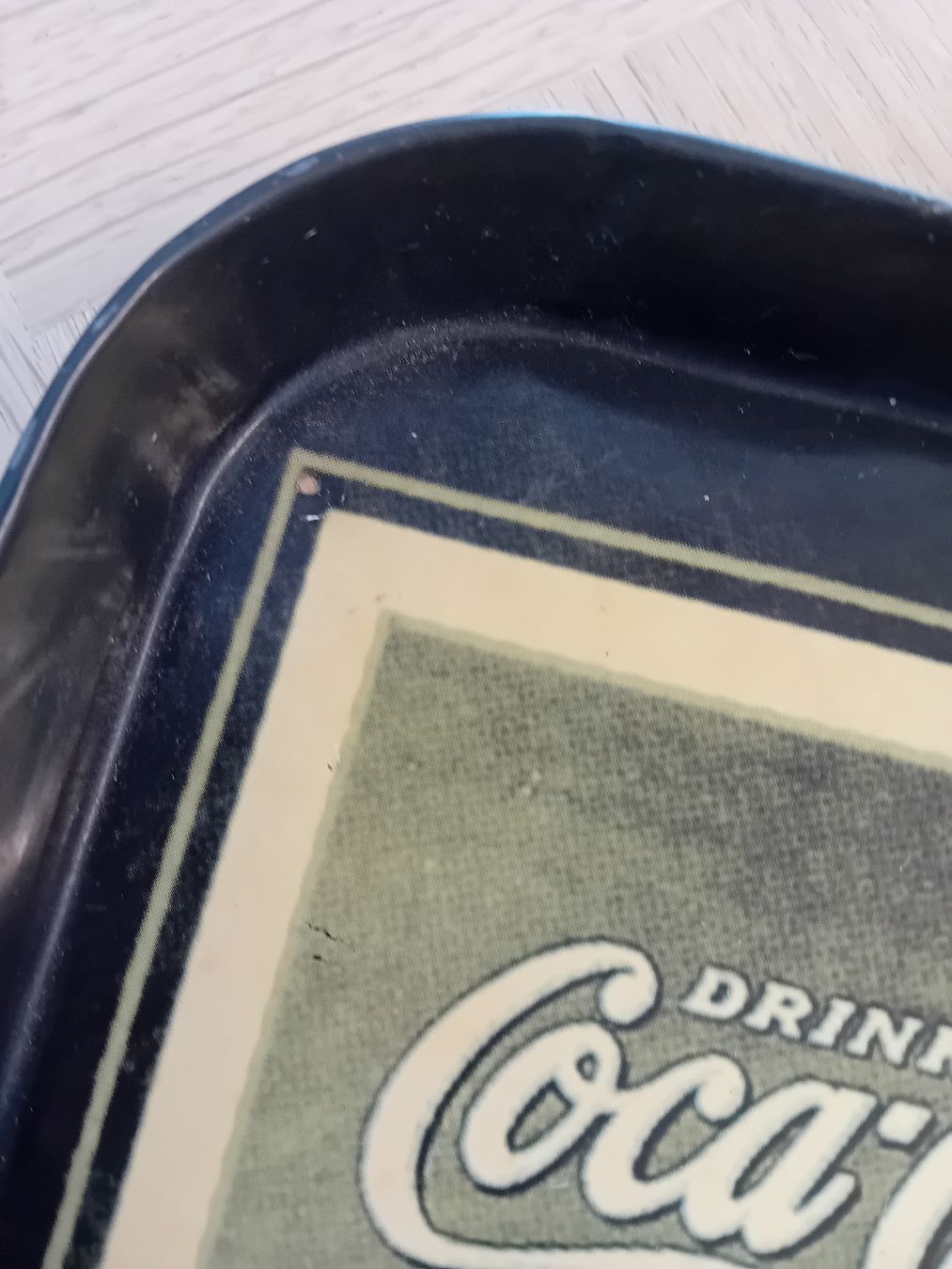 Coca-Cola Ecriteaux: Coca Cola Serviertablet / Blechschild – Défectueux à St. Urban par volvodreamer 3