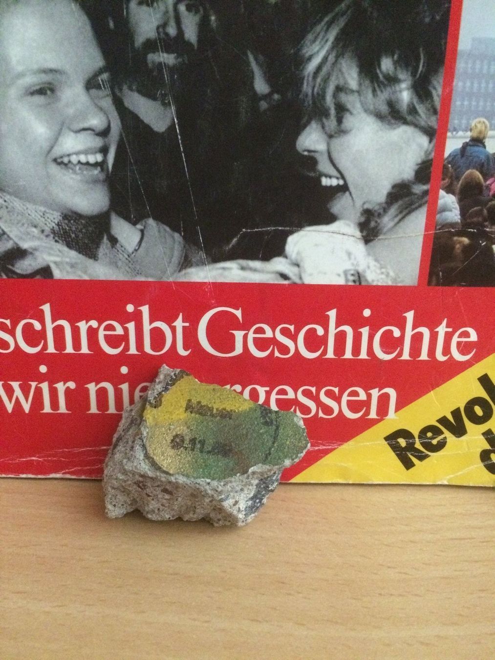 Libri: REVOLUTION IN DER DDR/DER" MAUER-FALL" MIT ORIG.MAUERSTEIN ! – Usato da EMMETTEN venduto da pfi_cbg5 3