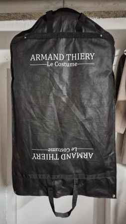 Armand Thiery veste homme noire, impeccable, taille 50-52.