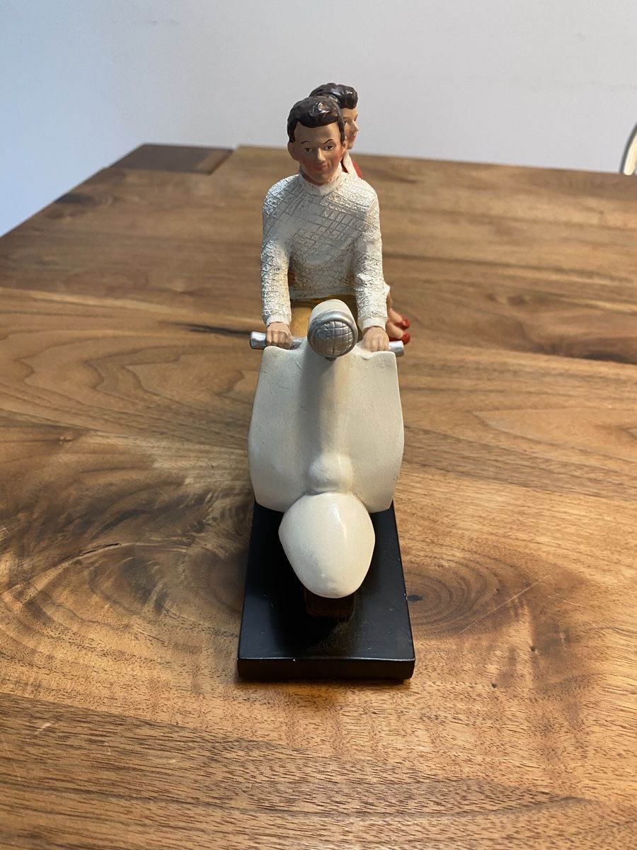Statuette: Deko-Figur: Paar auf Roller, Retro-Stil – Usato da Lugano venduto da mariavenezia 2