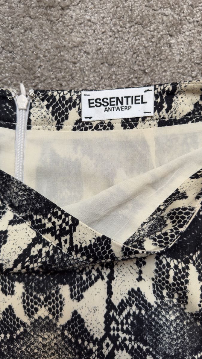 Essentiel Antwerp Gonne: Jupe midi Essentiel Antwerp Python / Midirock 40/L – Usato da Vuippens venduto da Anna_as 3