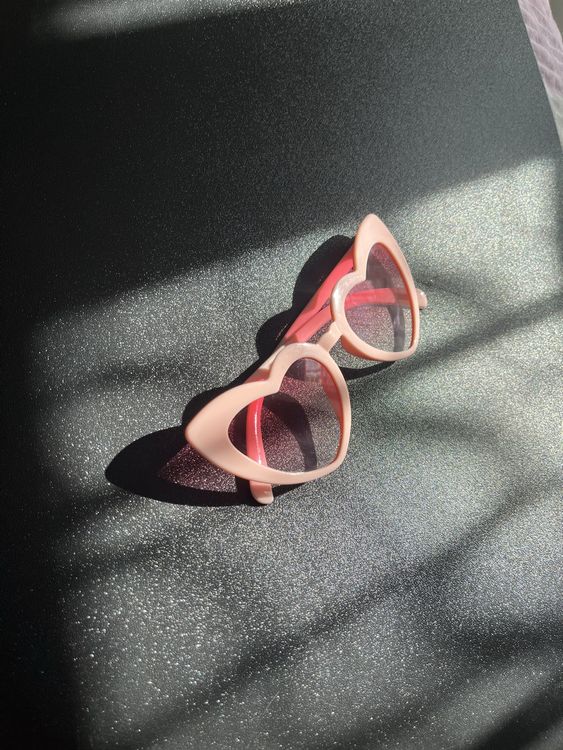 JazRvr 4er Set Herz-Sonnenbrillen Pink Mit Gold - Perfekt Für Mallorca Party & Karneval