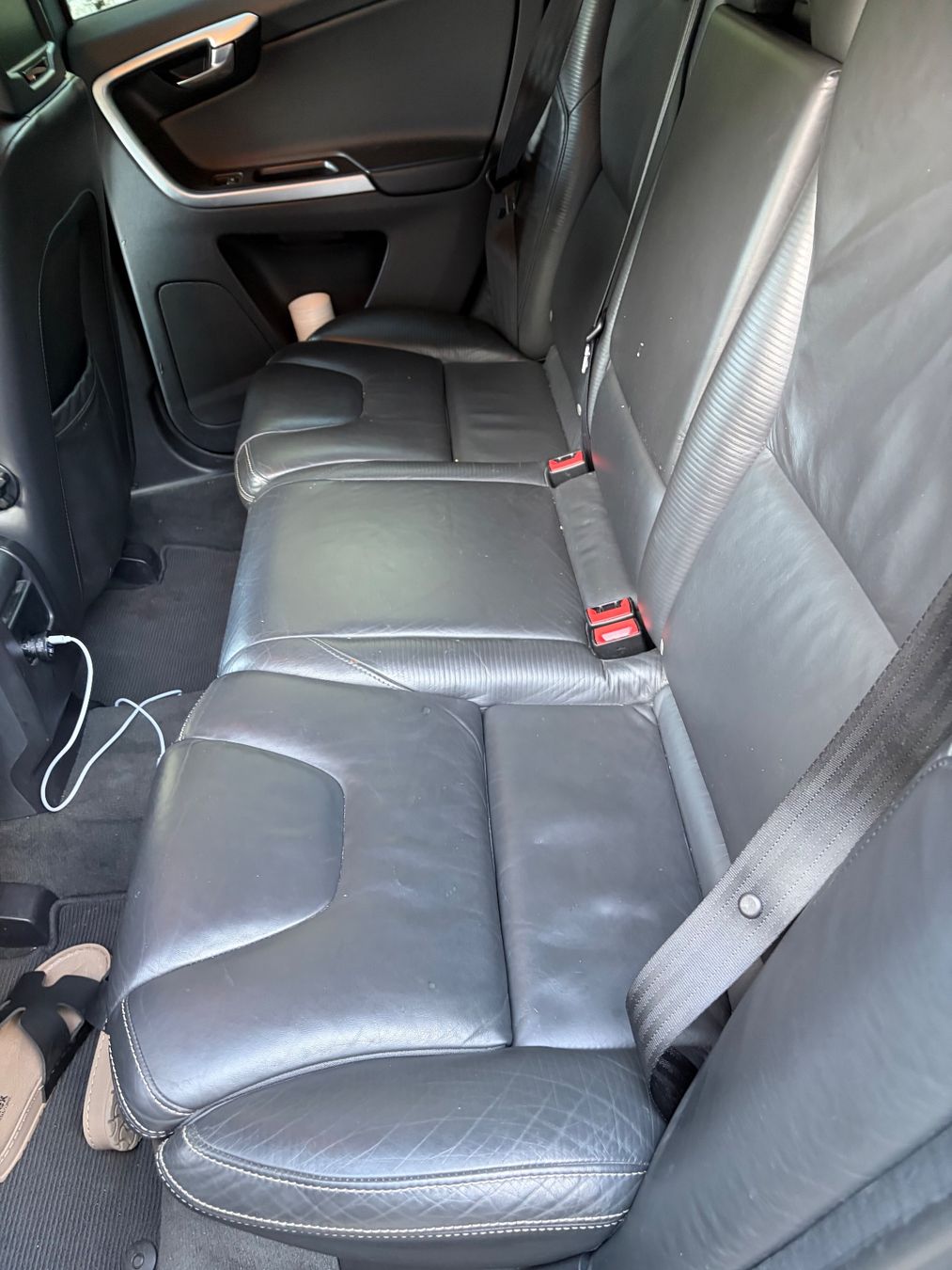 Volvo Automobili: Volvo XC60 R-Design AWD mit AHK Automat! – Usato da Näfels venduto da 8532_ 4