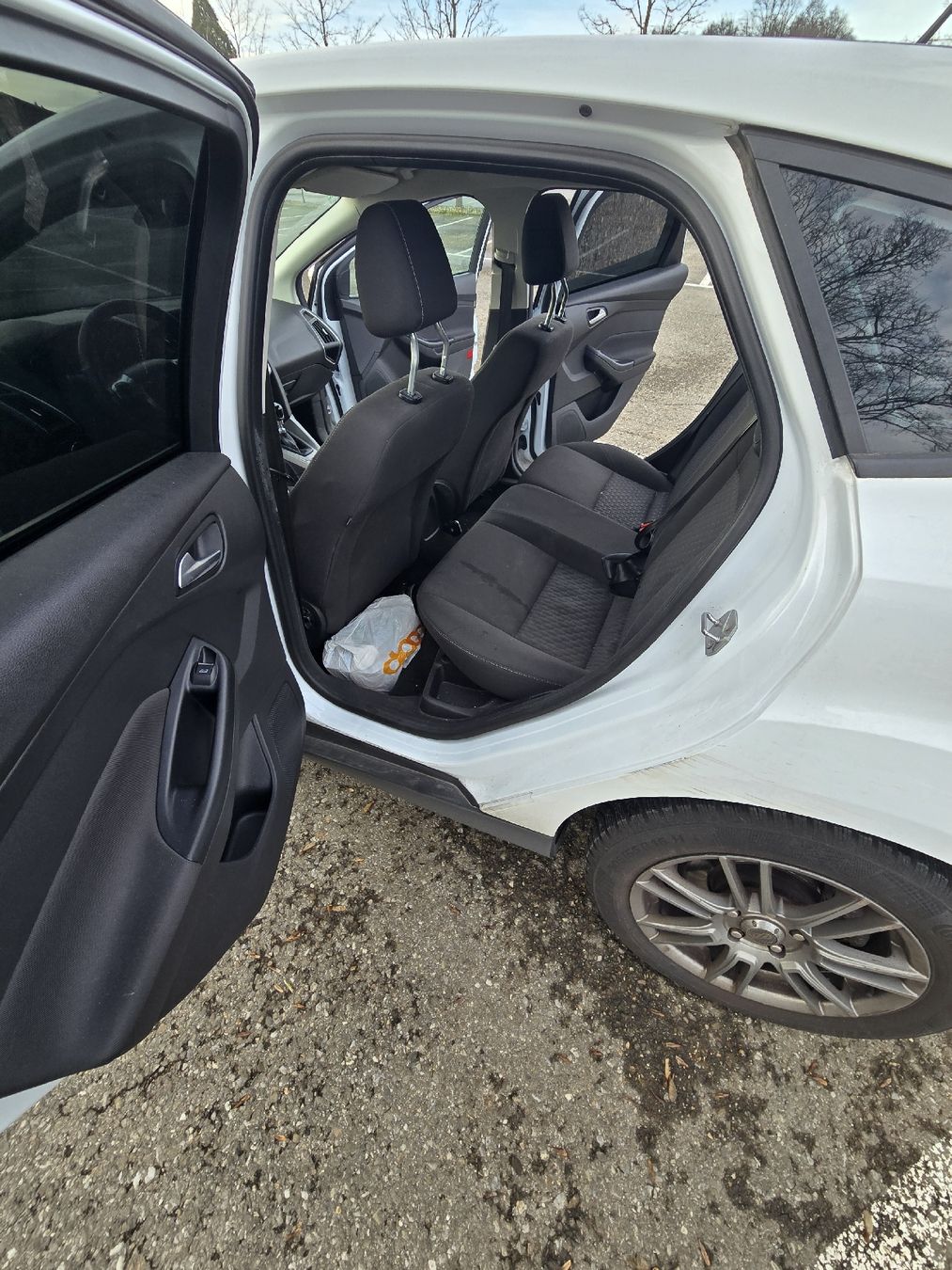 Ford Automobili: Ford Focus 1.0 – Usato da Bern venduto da edj_kxk8 5