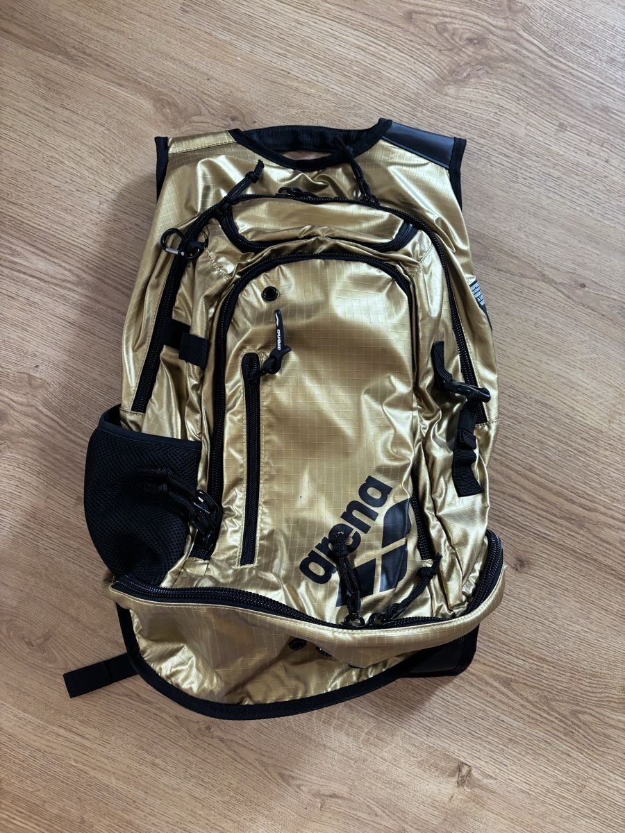 Arena Rucksäcke: Arena Rucksack Gold - nie benutzt – Neu und originalverpackt aus Kirchberg SG von lar_8mw6