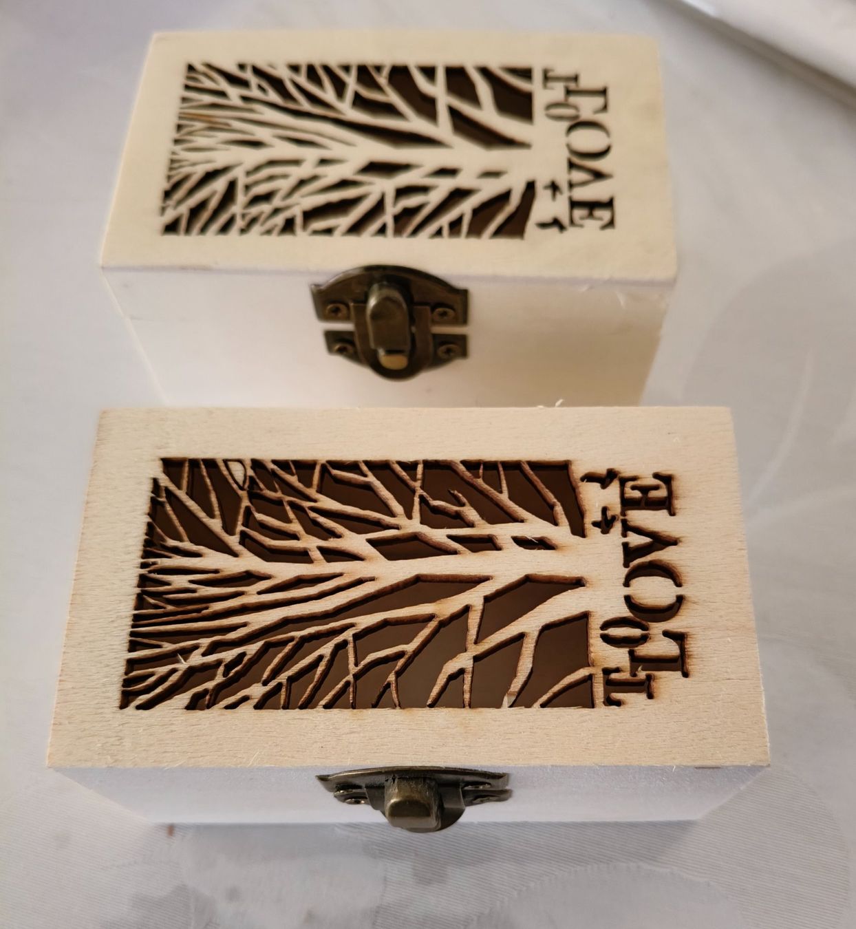 Articoli in legno: Holzschatullen mit detaillierten Laser – Nuovo (secondo la descrizione) da Urtenen-Schönbühl venduto da sep_k9jk