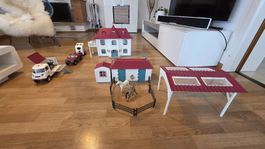 Grosses Schleich Pferdestall Set mit zwei Fahrzweugen