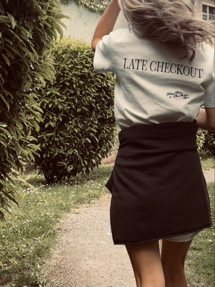 Top: Ritz Paris x Frame Denim tee – Usato da Pfäffikon SZ venduto da MarieEdh